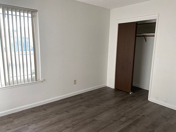 4th image of 2701 Standford Ave