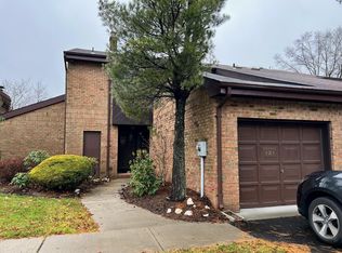 121 Willowbrook Dr, North Brunswick, NJ 08902