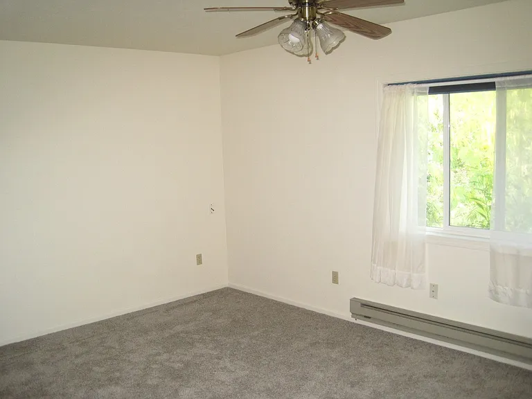 874 Glendale Ave — Photo 6