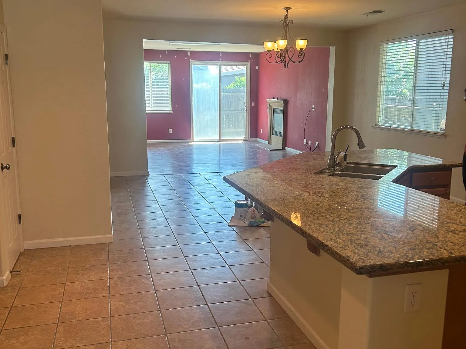 4 bed, 1919 sqft, $2,800 — Photo 3