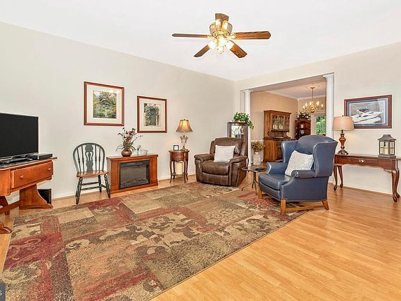3rd image of 9435 Birchwood Ln