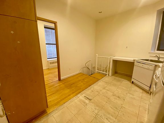 5th image of 35 W 65th St APT 1D