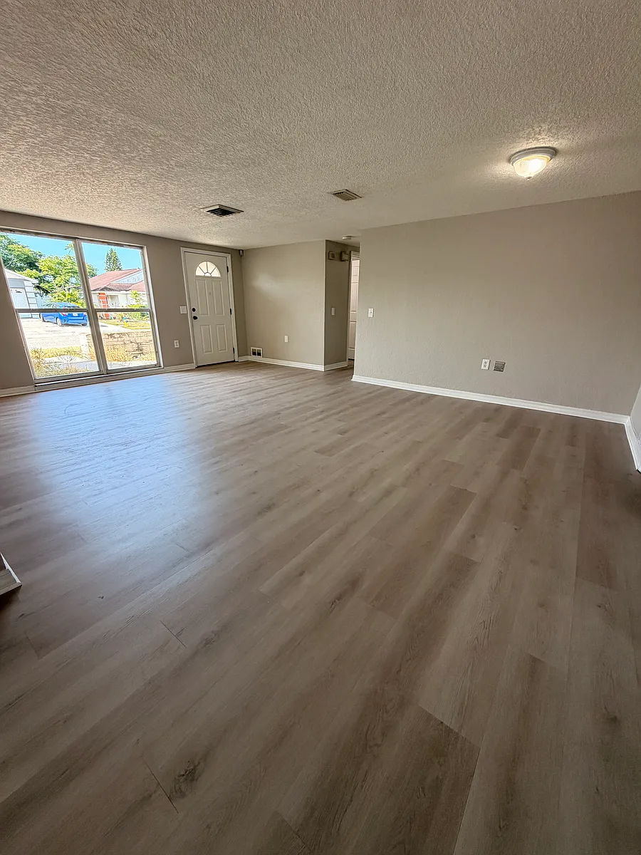 Building Photo - 6919 Mesa Verde St