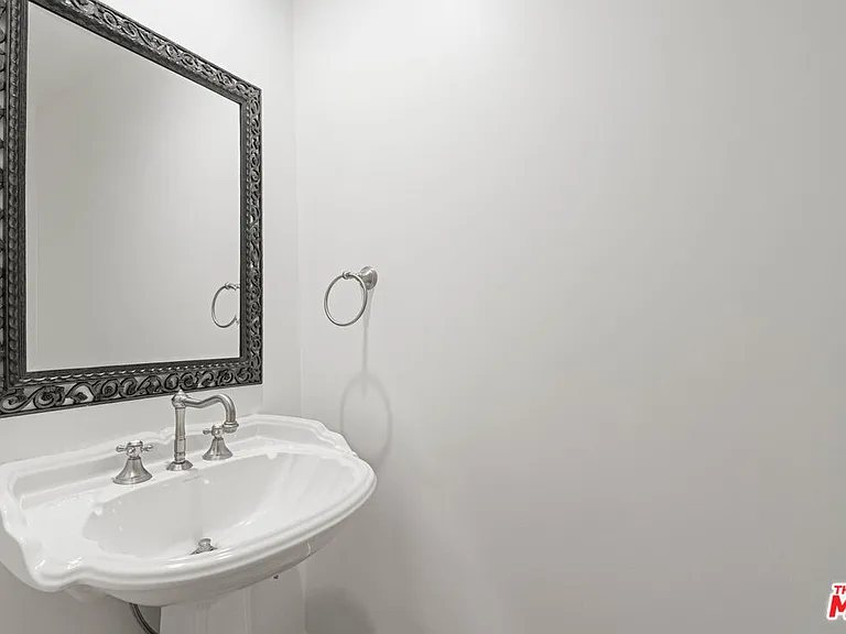 137 S Spalding Dr #304 — Photo 12