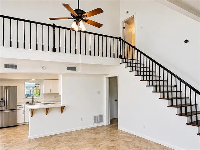 3 bed, 2.0 bath, 1714 sqft, $2,000 — Photo 4