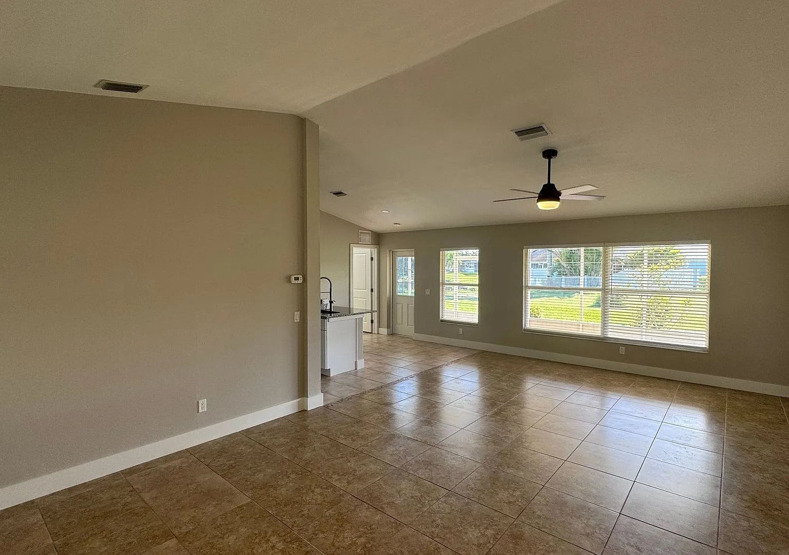 Unfurnished Annual Rental — Photo 4