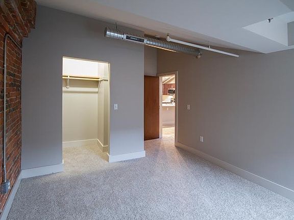 2nd image of 176 Franklin St APT 301