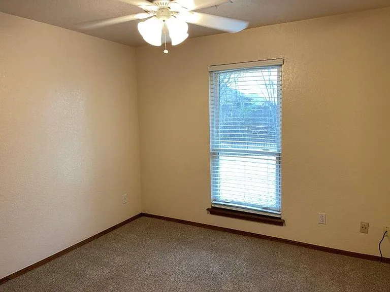 13012 Almond Dr — Photo 11