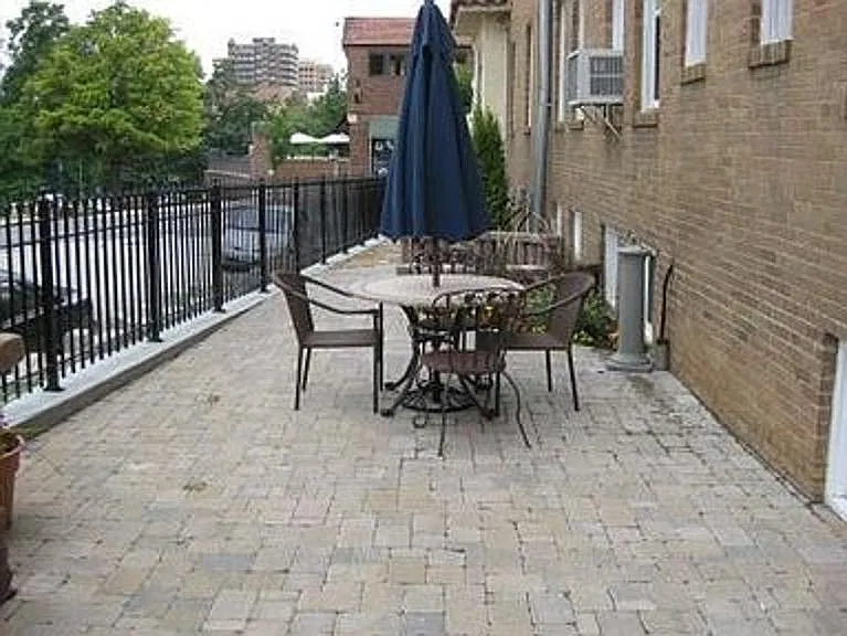 1 bed, 1.5 bath, 950 sqft, $1,750 — Photo 4