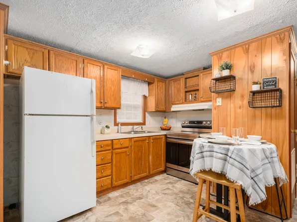 111 Mishnock Rd, West Greenwich, RI 02817