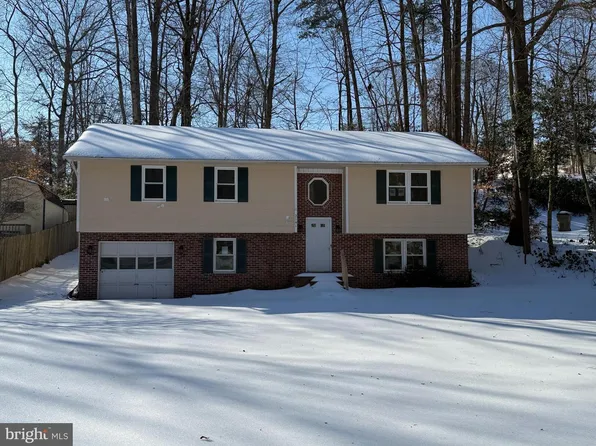 2141 Harpoon Dr, Stafford, VA 22554