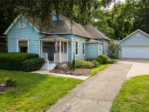 2304 Maple Ave, Leavenworth, KS 66048