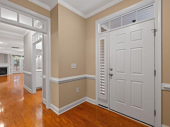 4th image of 230 Lakepark Cir