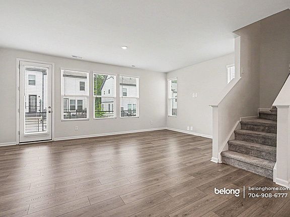 3rd image of 1424 Blanche St