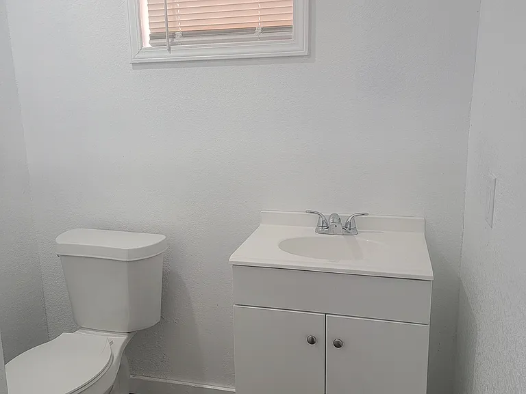 1400 Clamp Ave #6 — Photo 6