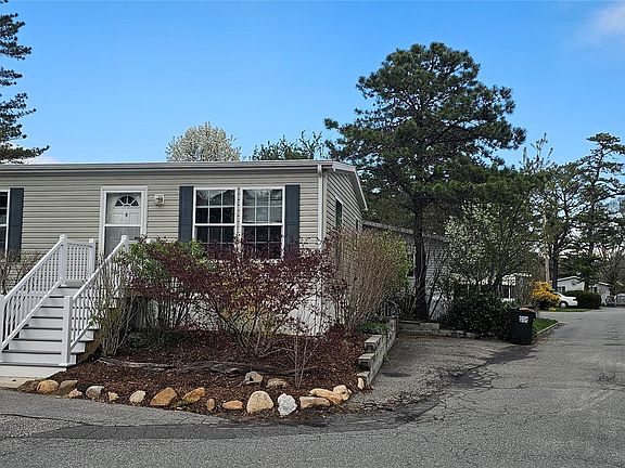 2nd image of 525-B26 Riverleigh Avenue #B26