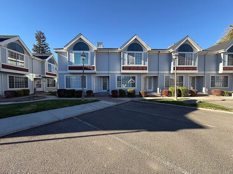 1420 Douglas Ave #8 — Photo 1