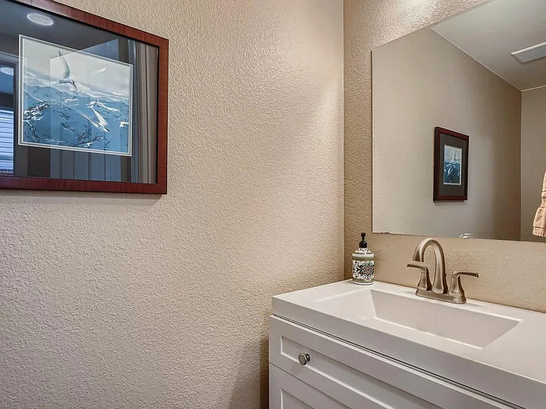 2106 Mountain Iris Dr — Photo 13