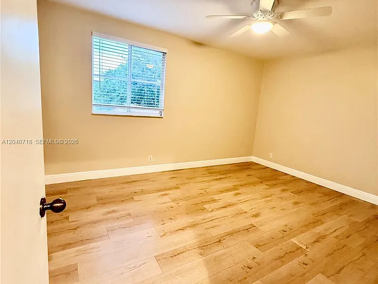 660 Sand Creek Cir — Photo 10