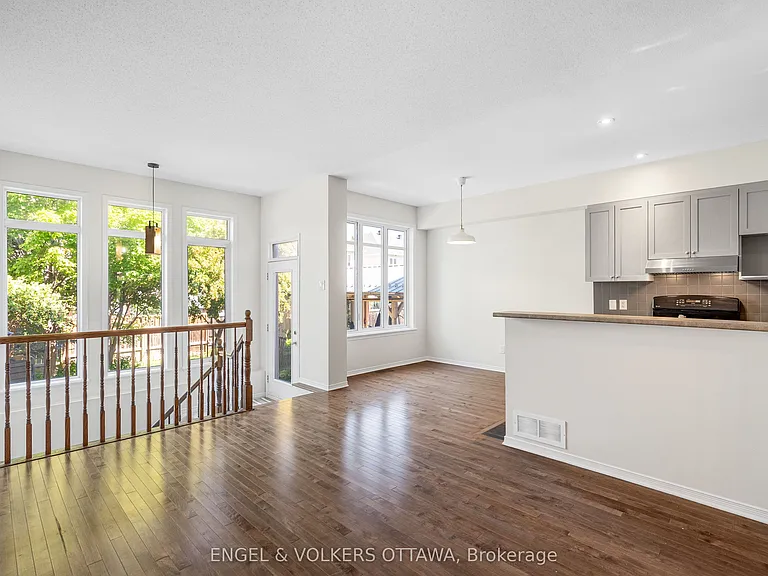 729 Nakina Way — Photo 11