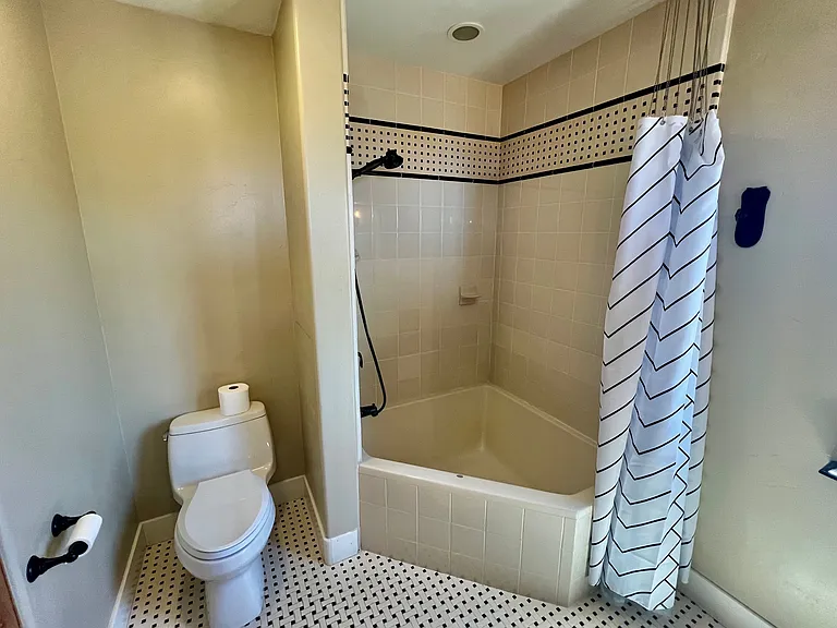 300 Corona Rd — Photo 24