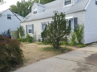 Smith St, Uniondale, NY 11553