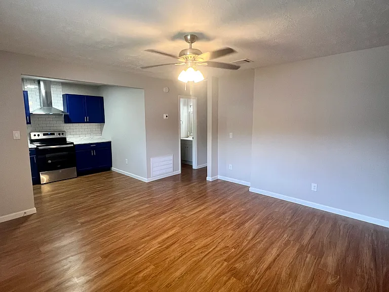 1412 Avenue C — Photo 14