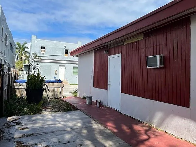 922 NW 2nd St #4 — Photo 10
