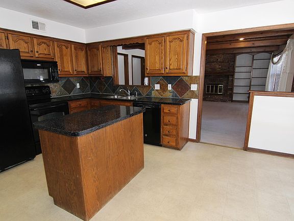 3rd image of 11410 W 106th St