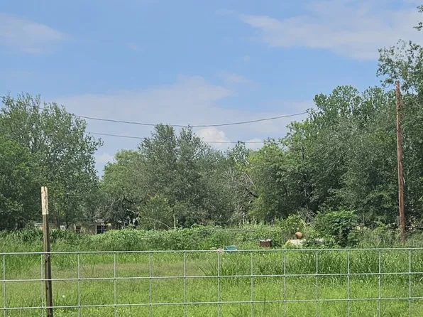 102 E 2ND ST LOT 1, Elmendorf, TX 78112