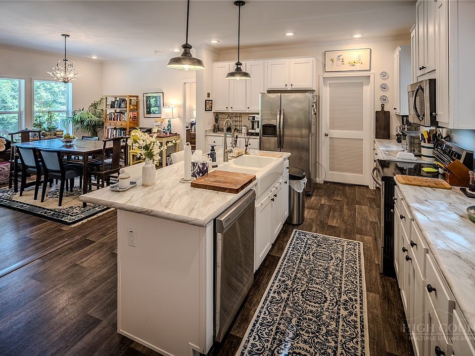 1st image of 211 Wild Daisy Lane