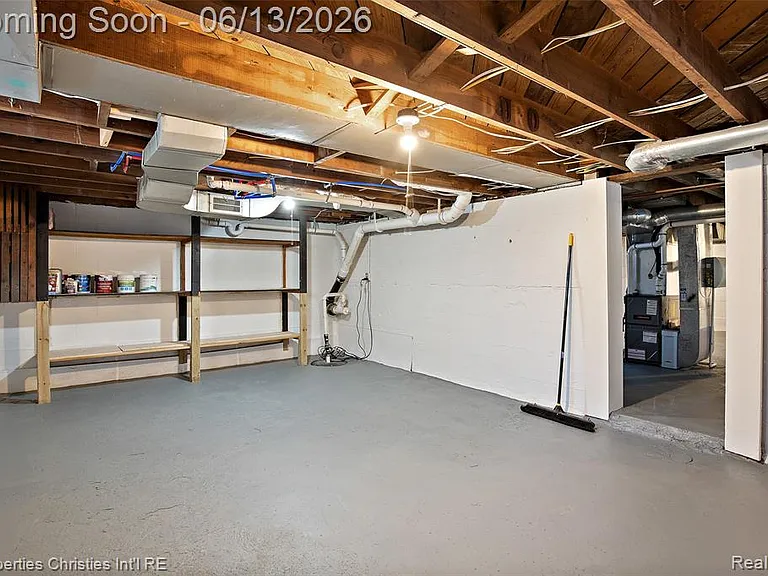 487 Smith Ave — Photo 20