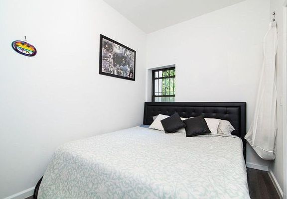 5th image of 447 Rogers Ave #1LR