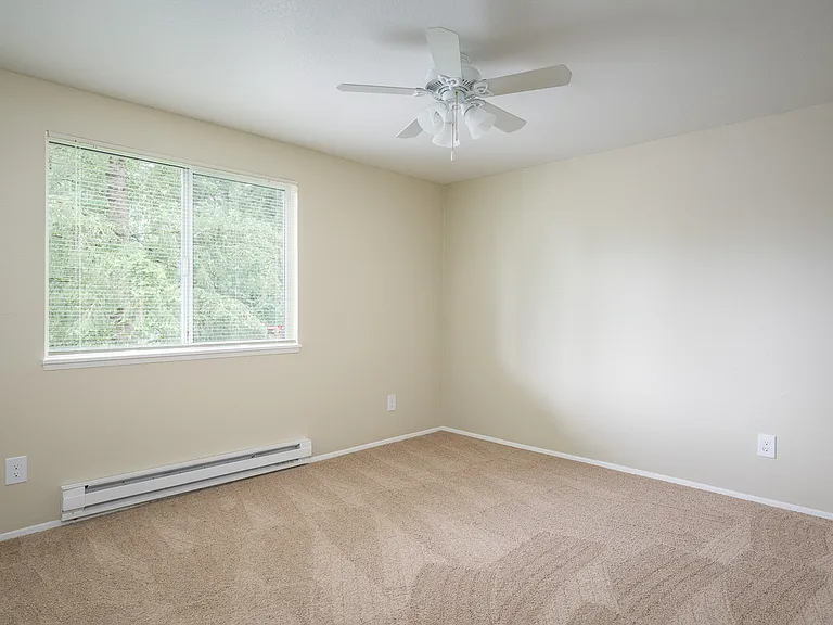 Oakmont — Photo 30