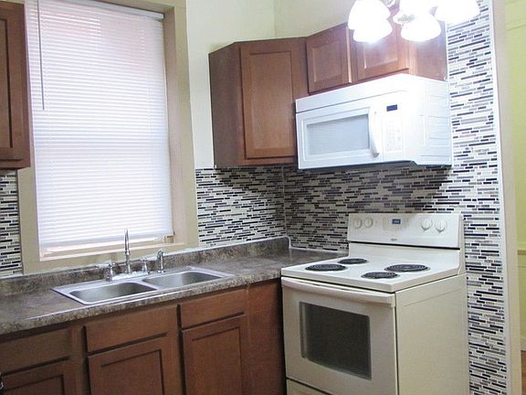 3rd image of 737 Themis St #1