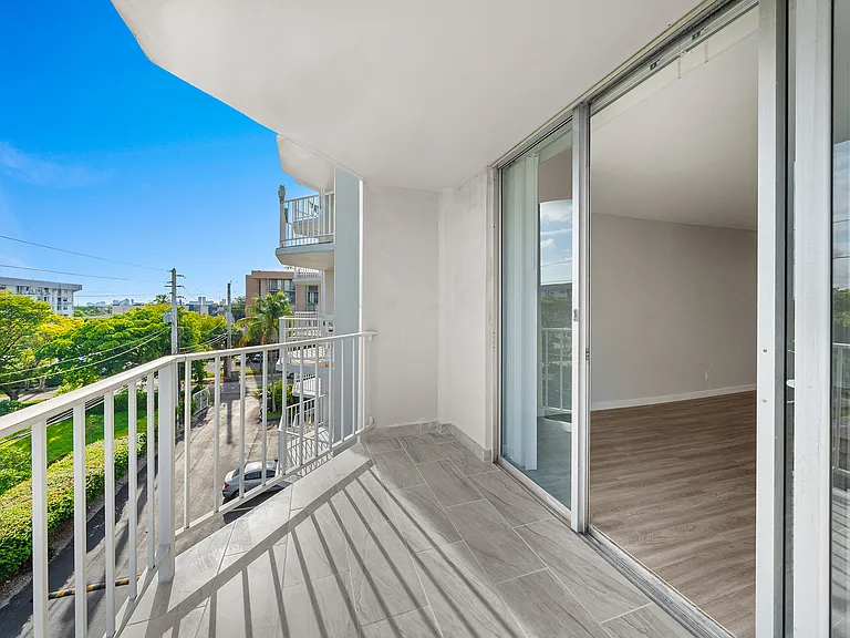 16740 NE 9th Ave #405 — Photo 9