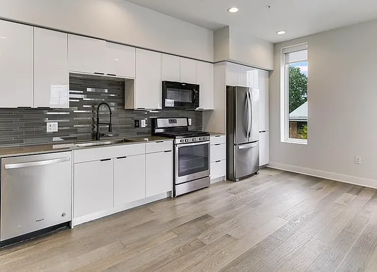 1800 E 4th St #ID70001 — Photo 3