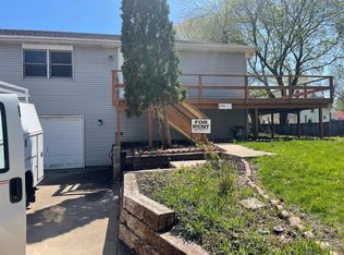 29 Williams St, Carpentersville, IL 60110