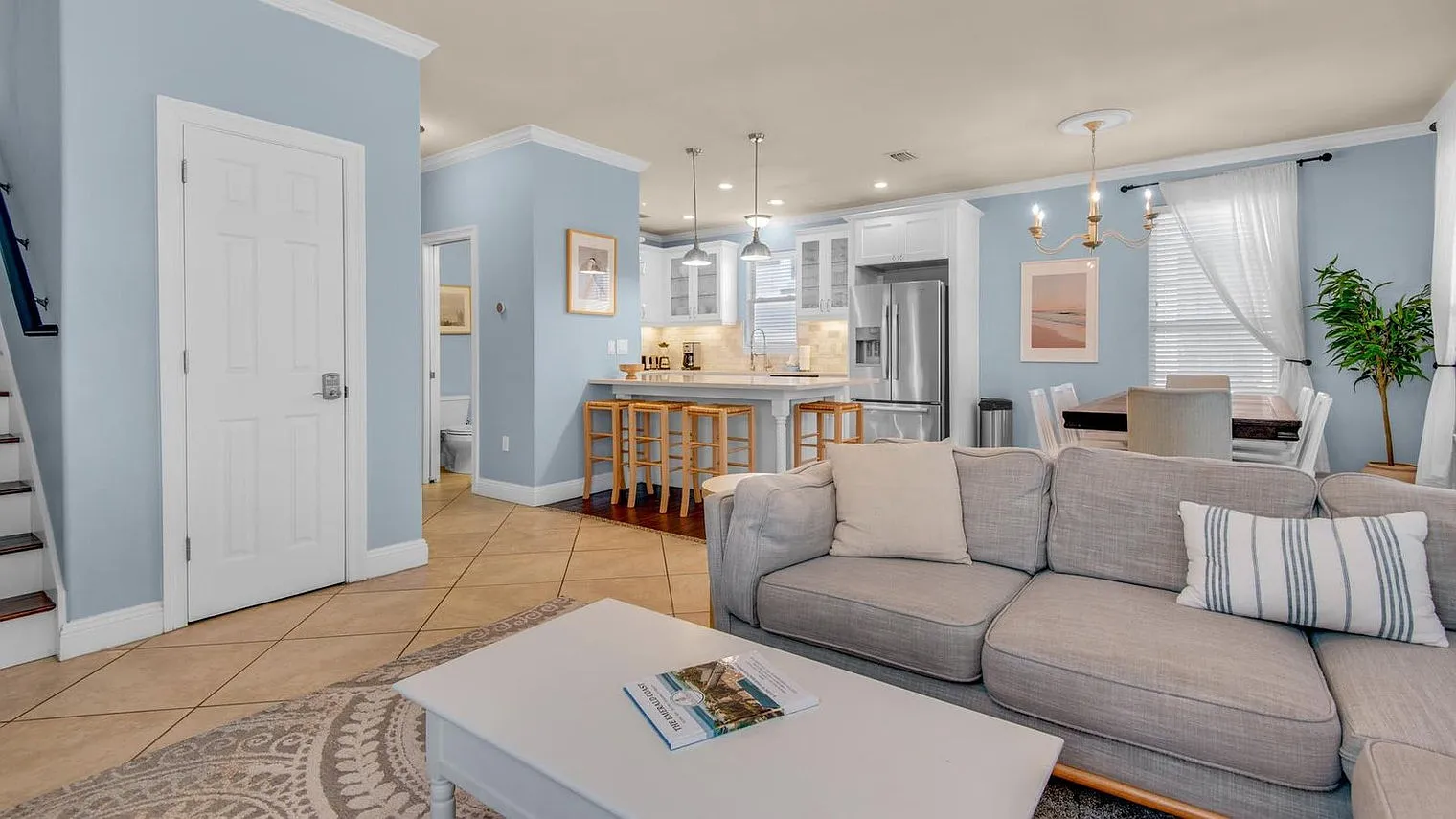 6 bed, 3.0 bath, 2497 sqft, $7,263 — Photo 2