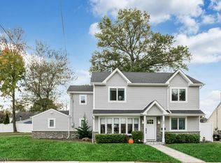 23 Sweetwood Dr, Cedar Grove, NJ 07009