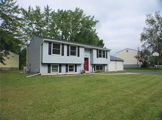 4 Tree Line Dr, Liverpool, NY 13090