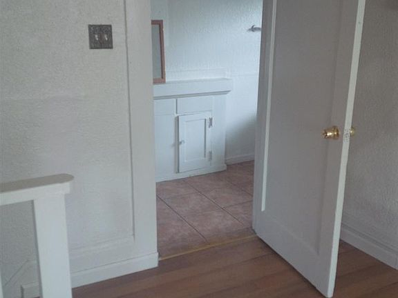 2nd image of 620 W Park St