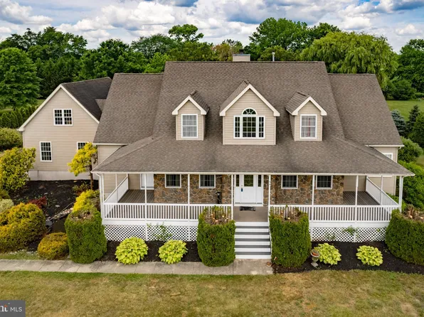 39 Burnt House Rd, Shamong, NJ 08088