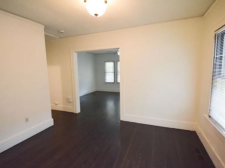 819 6th Ave SE — Photo 5