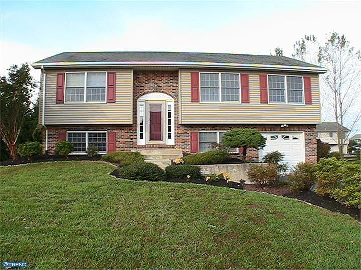 1st image of 6 Monticello Dr
