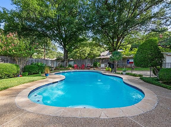 4th image of 4609 Hacienda Dr