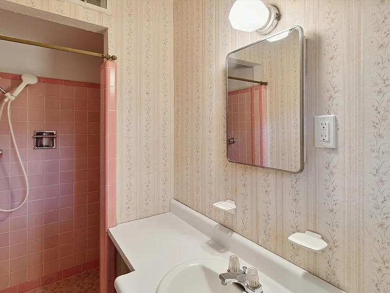 bedroom 3 bathroom
