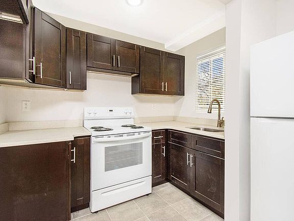 3rd image of 1233 Beach Ave #1