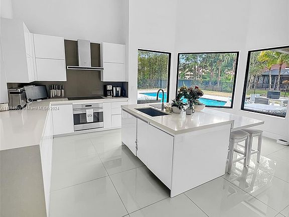 4th image of 1222 Jasmine Cir