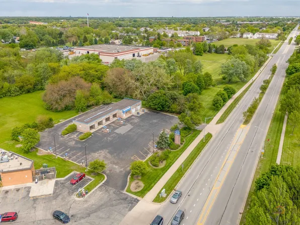 450 Lily Cache Ln, Bolingbrook, IL 60440